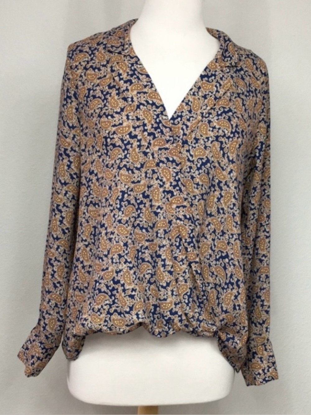 Gibson Womens Blue Gold Paisley Faux Wrap Blouse Size Small Casual Coastal Girly